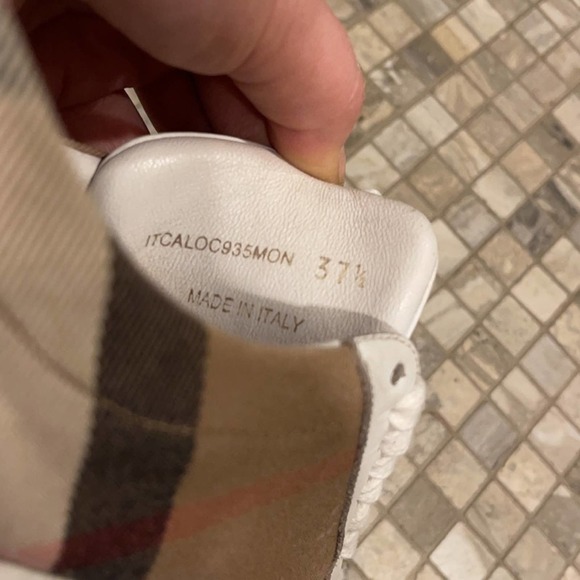 BURBERRY SNEAKERS - Picture 8 of 8